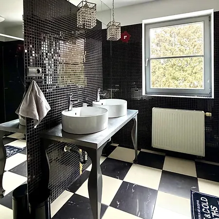 Stara Winiarnia Apartment Walcz