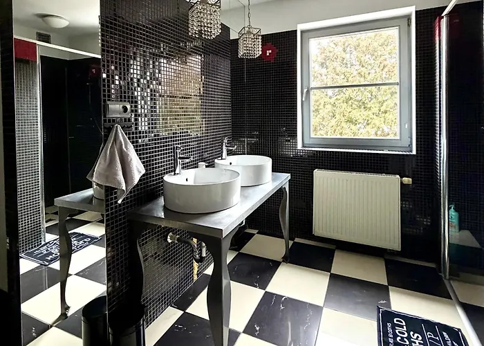 Stara Winiarnia Apartment Walcz